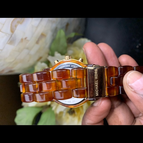 Michael Kors - Picture 2 of 3